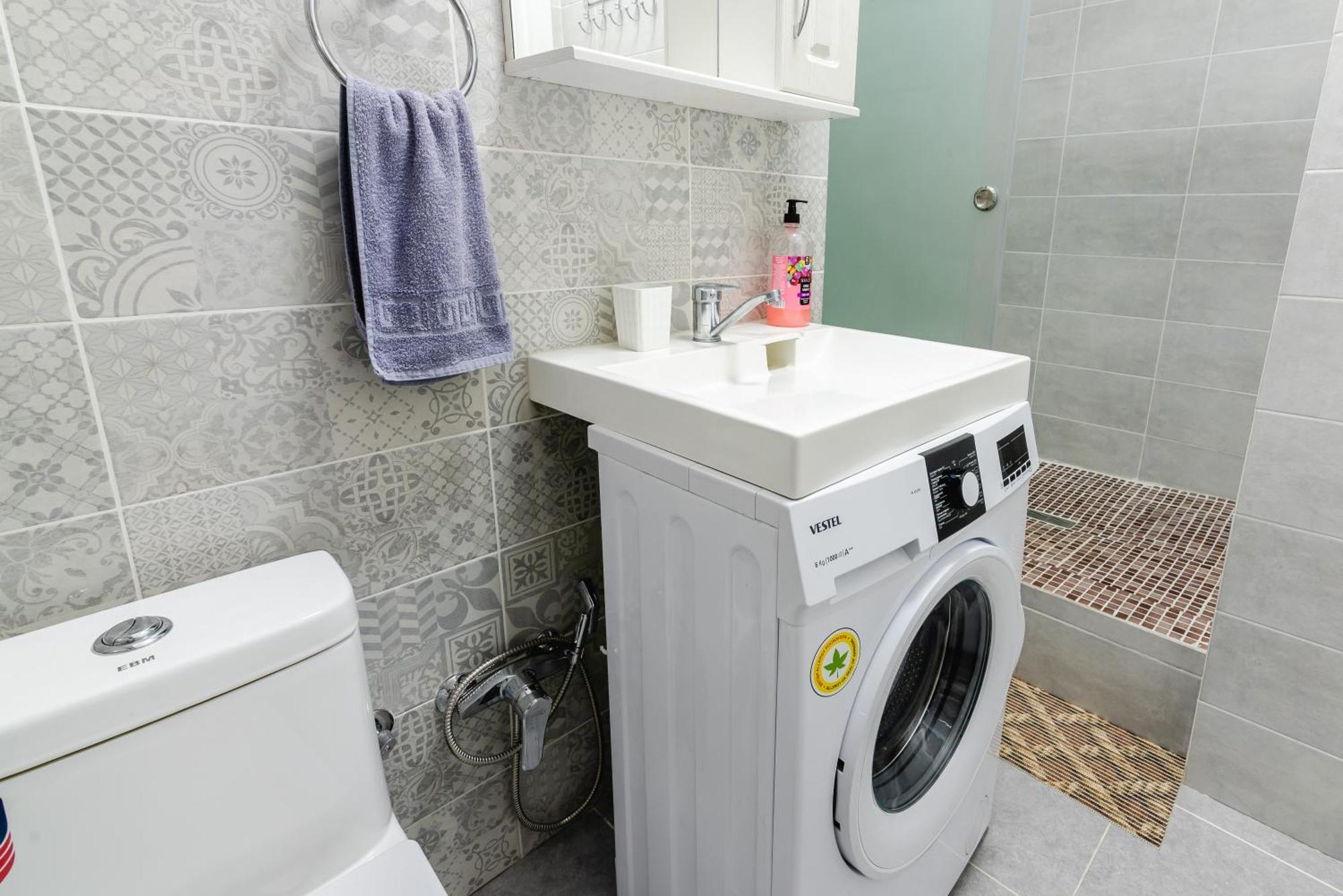 студия у озера в живописном месте Apartment