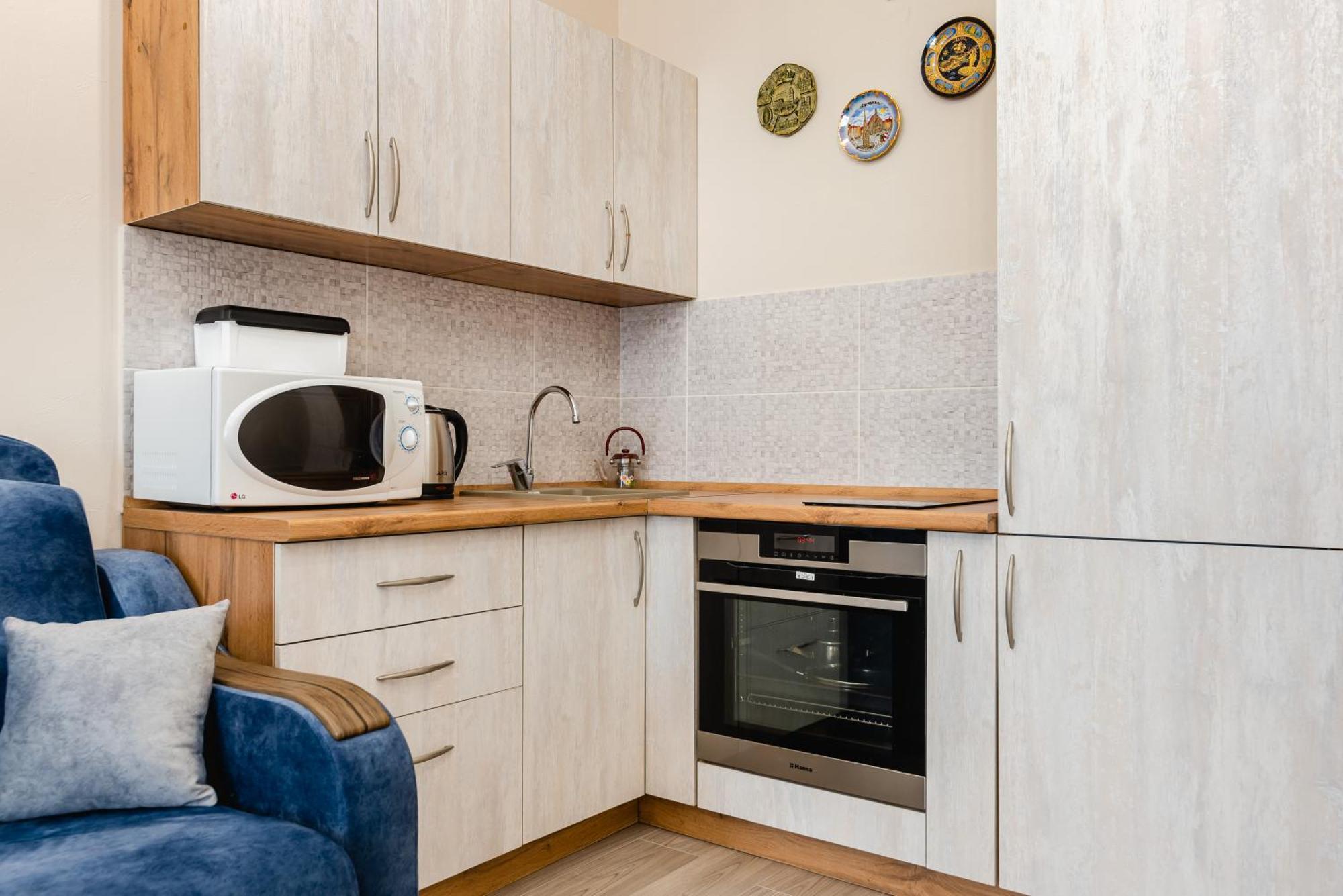 студия у озера в живописном месте Apartment