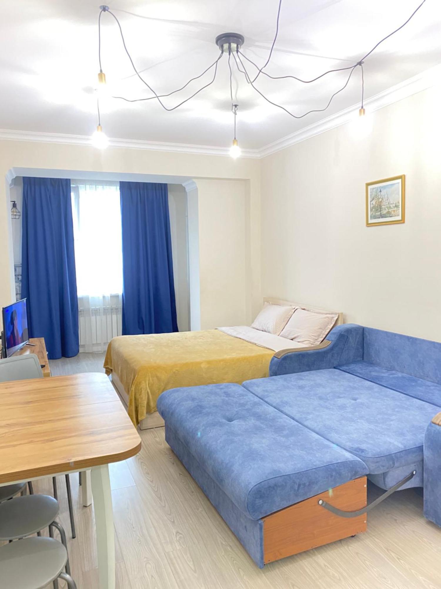 студия у озера в живописном месте Apartment